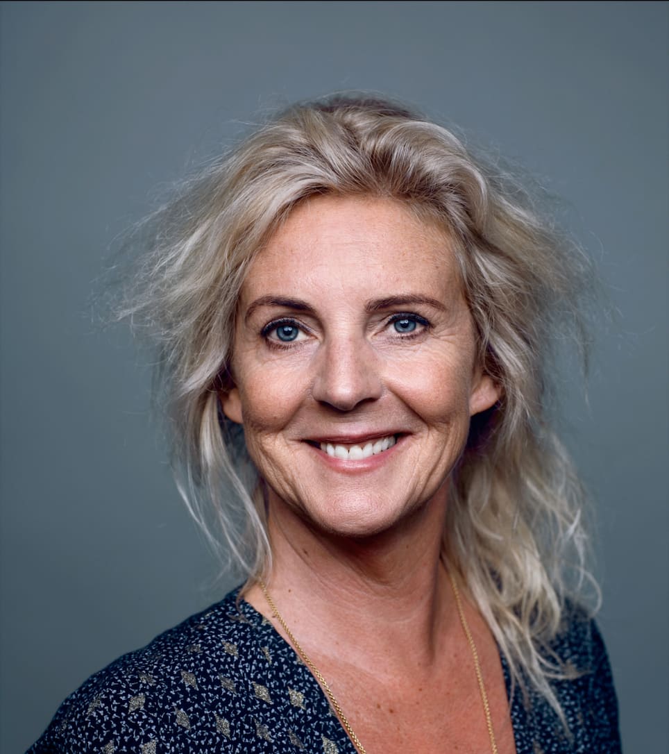 Vibeke Schönau - kosmetolog i Clinique L'heure Bleue - skønhedssalon i Birkerød. Ansigtsbehandling Birkerød. Farvning af bryn Birkerød. Hudplejeklinik Birkerød